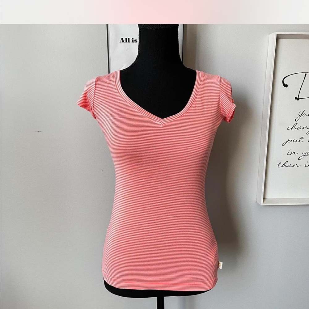 Vintage guess v neck tee size small, cross posted
